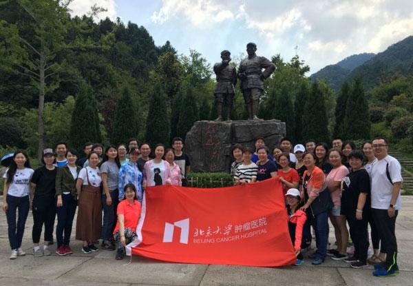救援受困山洞的男子